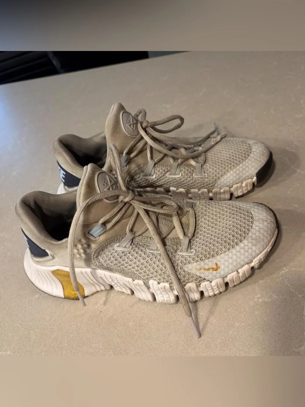 Nike Free Metcon 4 Athletic Trainers Size US Women’s 8 “Pure Platinum Gold Coin”